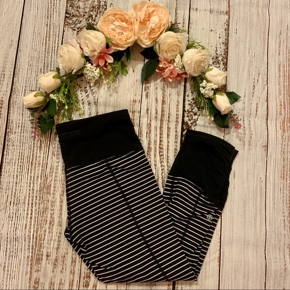 🦄 RARE Lululemon Parallel Stripe Runday Crops - Picture 10 of 16